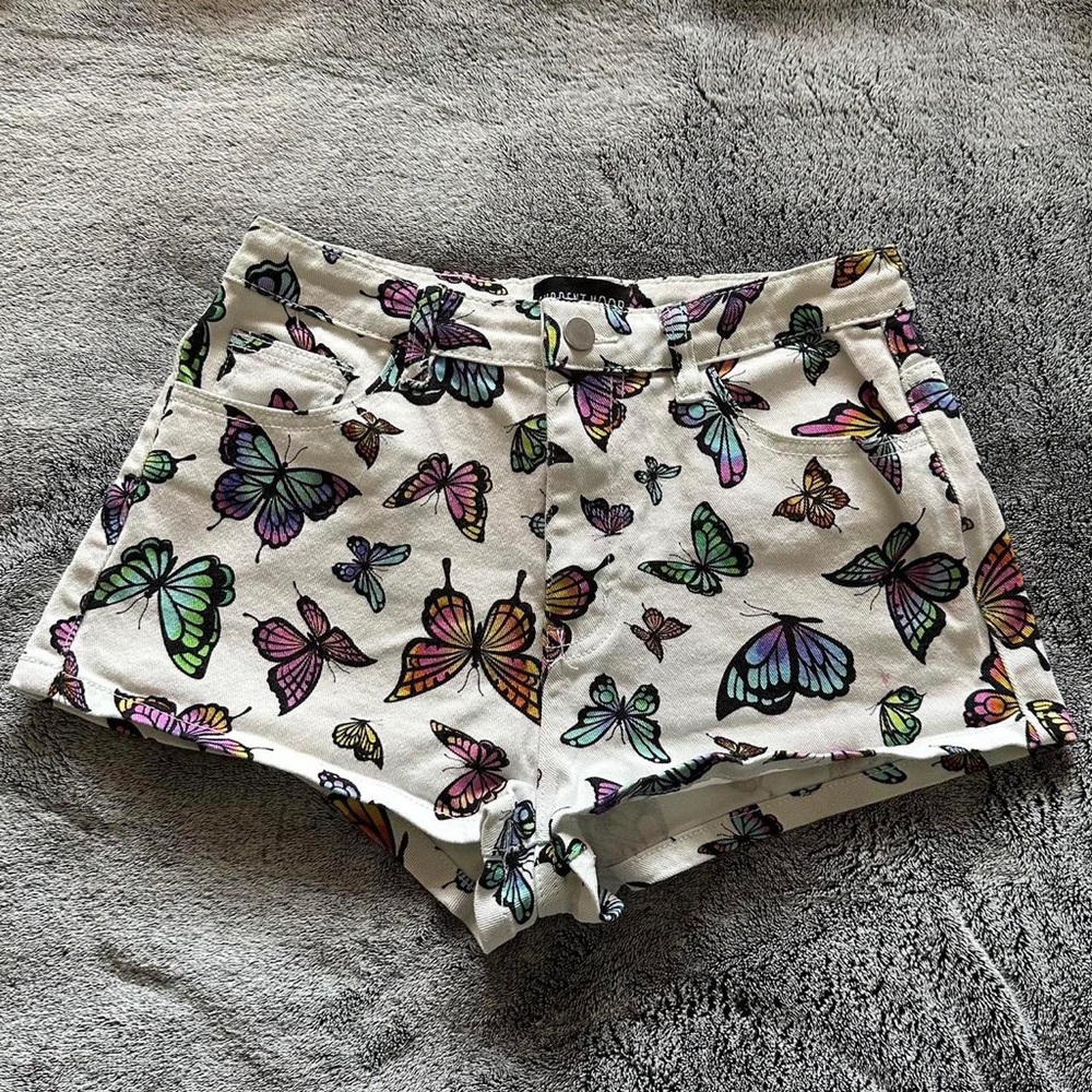 Dollskill Current Mood
Ivory One Of A Kind Mom Shorts